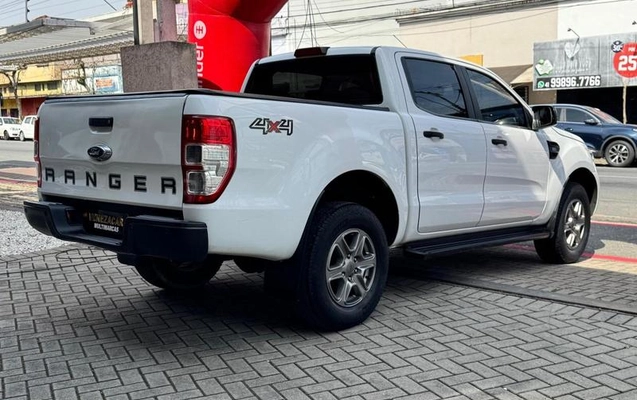 imagem-https://www.socarrao.com.br/sc-vehicle-images-prod/3474769/1789488669028-8422420_18_B_b1e163de1c.jpeg