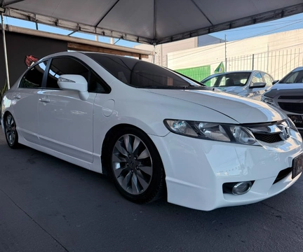 Honda Civic 2011 Branco — foto 1 de 3