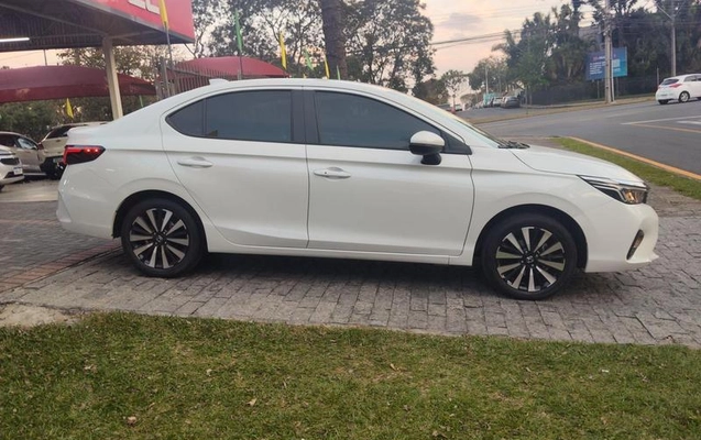 imagem-https://www.socarrao.com.br/sc-vehicle-images-prod/3475943/1789564886172-8423890_0_B_39258f0cd4.jpeg