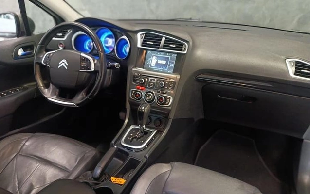 imagem-https://www.socarrao.com.br/sc-vehicle-images-prod/3476239/1787856817771-8270080_16_B_f8dcc14111.jpeg