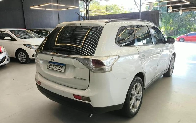 imagem-https://www.socarrao.com.br/sc-vehicle-images-prod/3476561/1787857539955-8175675_0_B_7f10beb182.jpeg