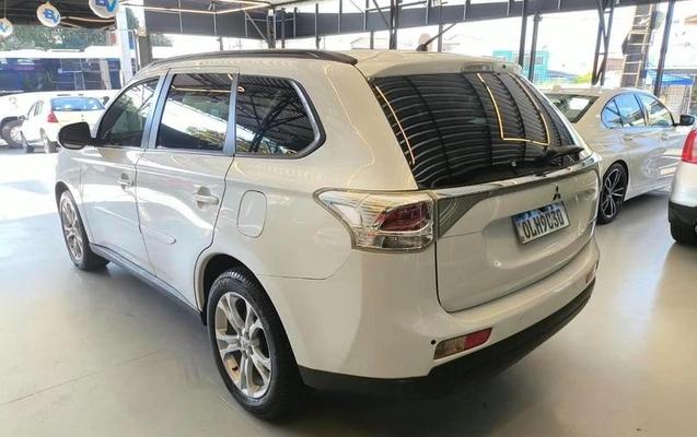 imagem-https://www.socarrao.com.br/sc-vehicle-images-prod/3476561/1787857539960-8175675_3_B_6e86757b58.jpeg