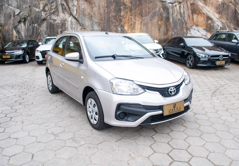 Toyota Etios 2017 Prata — foto 1 de 3