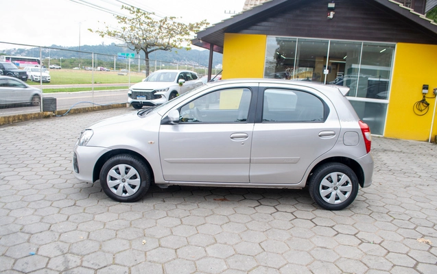 imagem-https://www.socarrao.com.br/sc-vehicle-images-prod/3476961/1787858632296-f6aa9f4832c644198a0f6bd22f6b603e_1787853571968.jpg