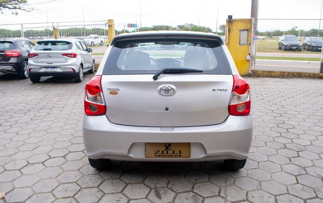imagem-https://www.socarrao.com.br/sc-vehicle-images-prod/3476961/1787858632298-8d62d81d202f4cdfadb5f8ecd70bf7d6_1787853571977.jpg