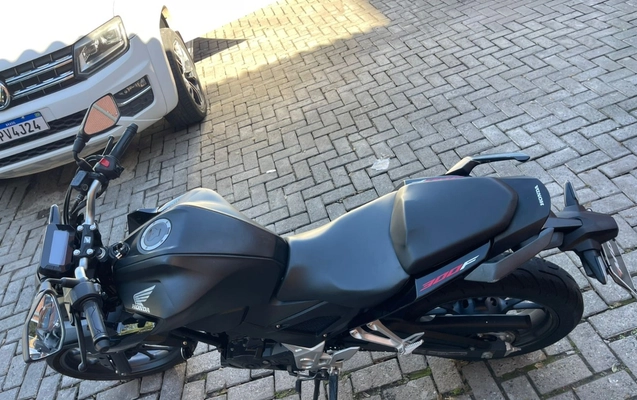 imagem-https://www.socarrao.com.br/sc-vehicle-images-prod/3477611/1787860760811-V2hhdHNBcHAgSW1hZ2UgMjAyNi0wNS0xMiBhdCAxNC40MS41NyAoMikuanBlZw.jpeg
