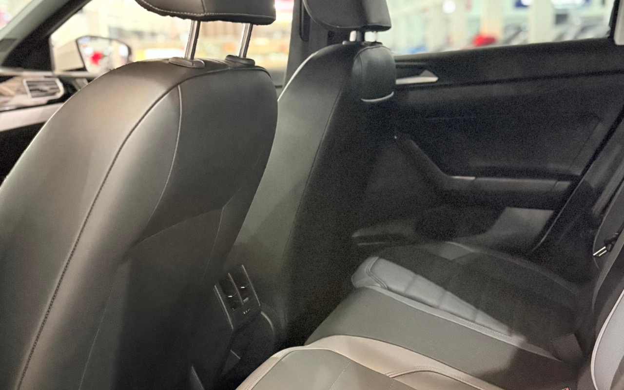 imagem-https://www.socarrao.com.br/sc-vehicle-images-prod/3477808/1787861719234-YzJlNjJhYzYtN2QxOS00MzQzLWE5YjktZTMzOGRlMTZkNzYwLmpwZWc.jpeg