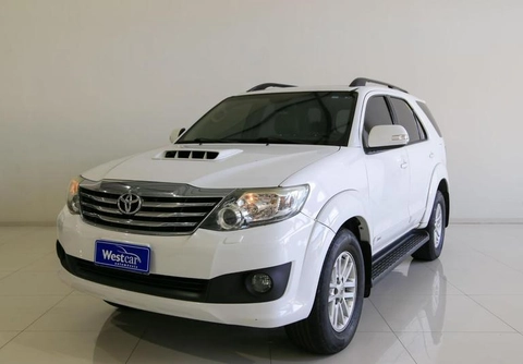 Toyota Hilux SW4 2015 Branco — foto 1 de 3
