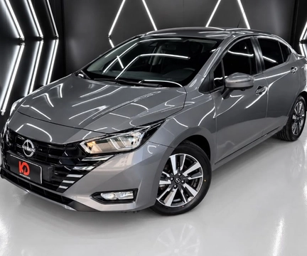 Nissan VERSA 2025 Cinza — foto 1 de 3