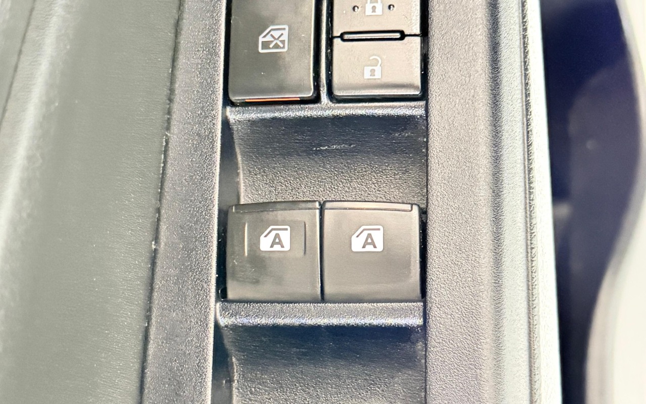 imagem-https://www.socarrao.com.br/sc-vehicle-images-prod/3478745/1787864910059-MjRmYmVmNmEtMTZjMi00MTdlLWEyNDAtZjhkYWQ3ZGQ3MjA3LmpwZWc.jpeg