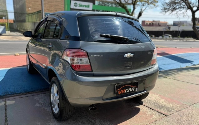 imagem-https://www.socarrao.com.br/sc-vehicle-images-prod/3479591/1787866142512-hemSn925tMxuQHvybQCRbEAYs7qKICGW.jpg