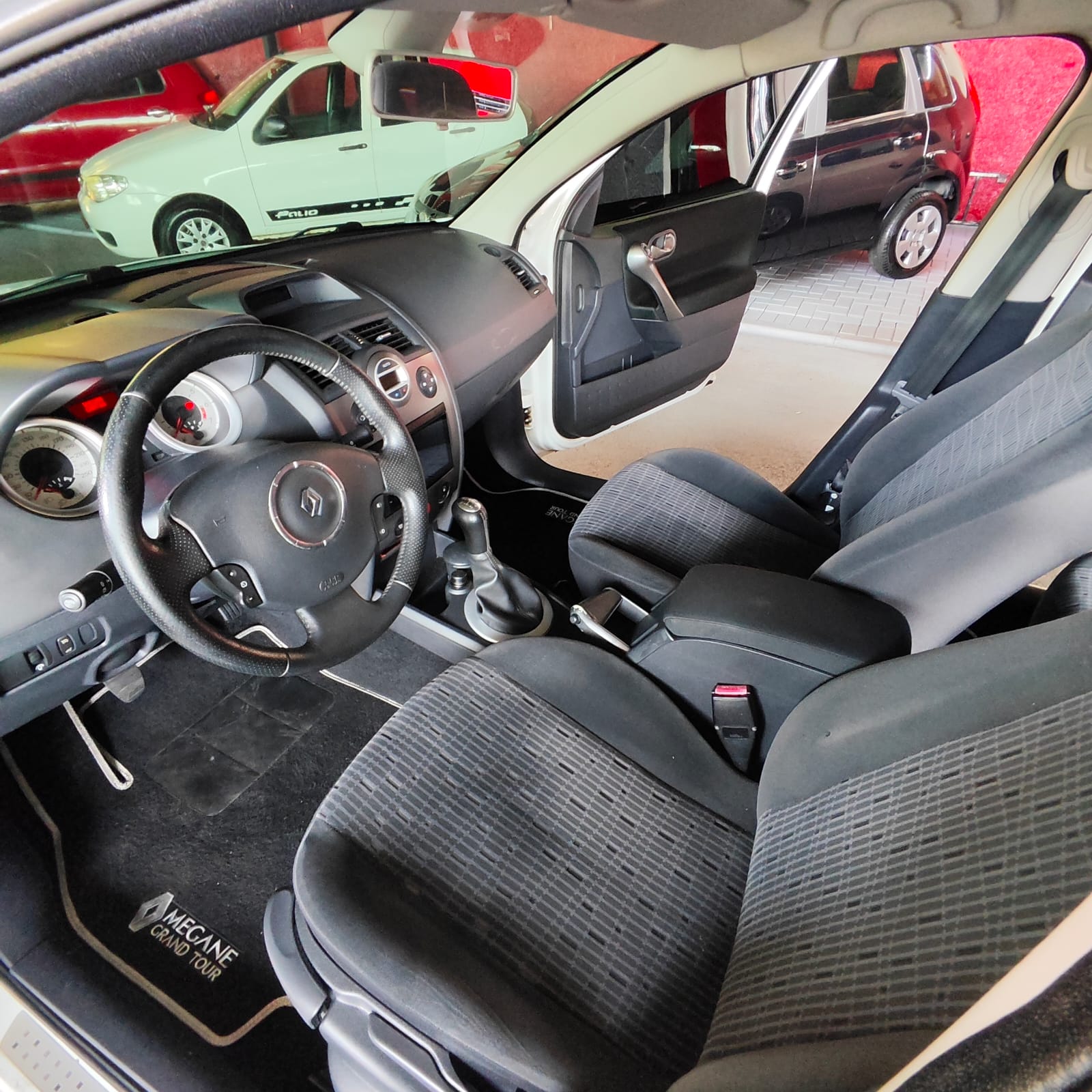 imagem-https://www.socarrao.com.br/sc-vehicle-images-prod/3480/1769987765090-7009732OR_1761405824_63_270.jpg
