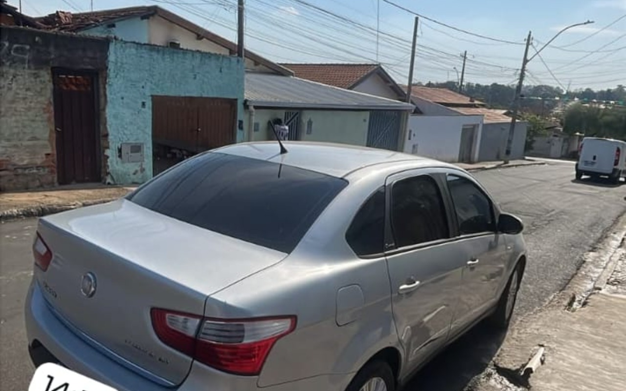 Fiat Grand Siena 2013 Prata — foto 1 de 3
