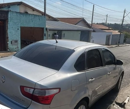 Fiat Grand Siena 2013 Prata — foto 1 de 3