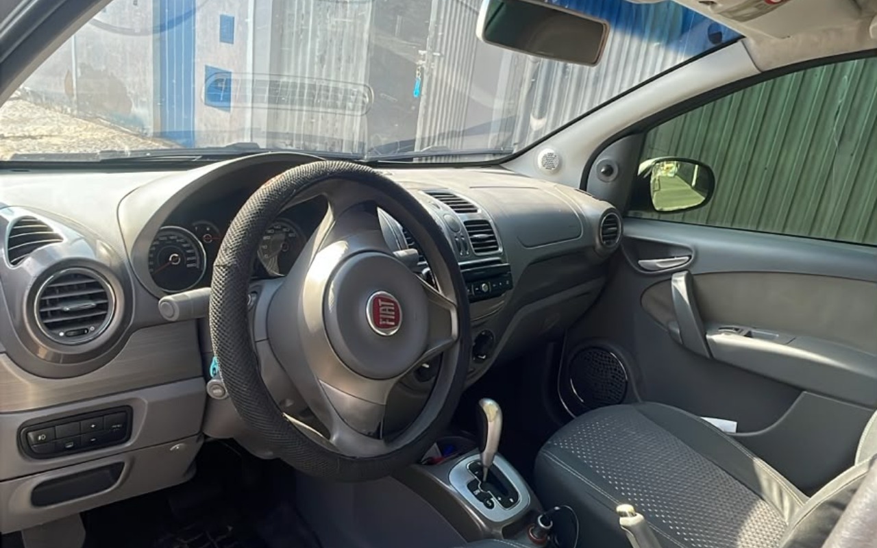 imagem-https://www.socarrao.com.br/sc-vehicle-images-prod/3480647/1787884800340-SU1HLTIwMjYwODE0LVdBMDA0Ni5qcGc.jpg