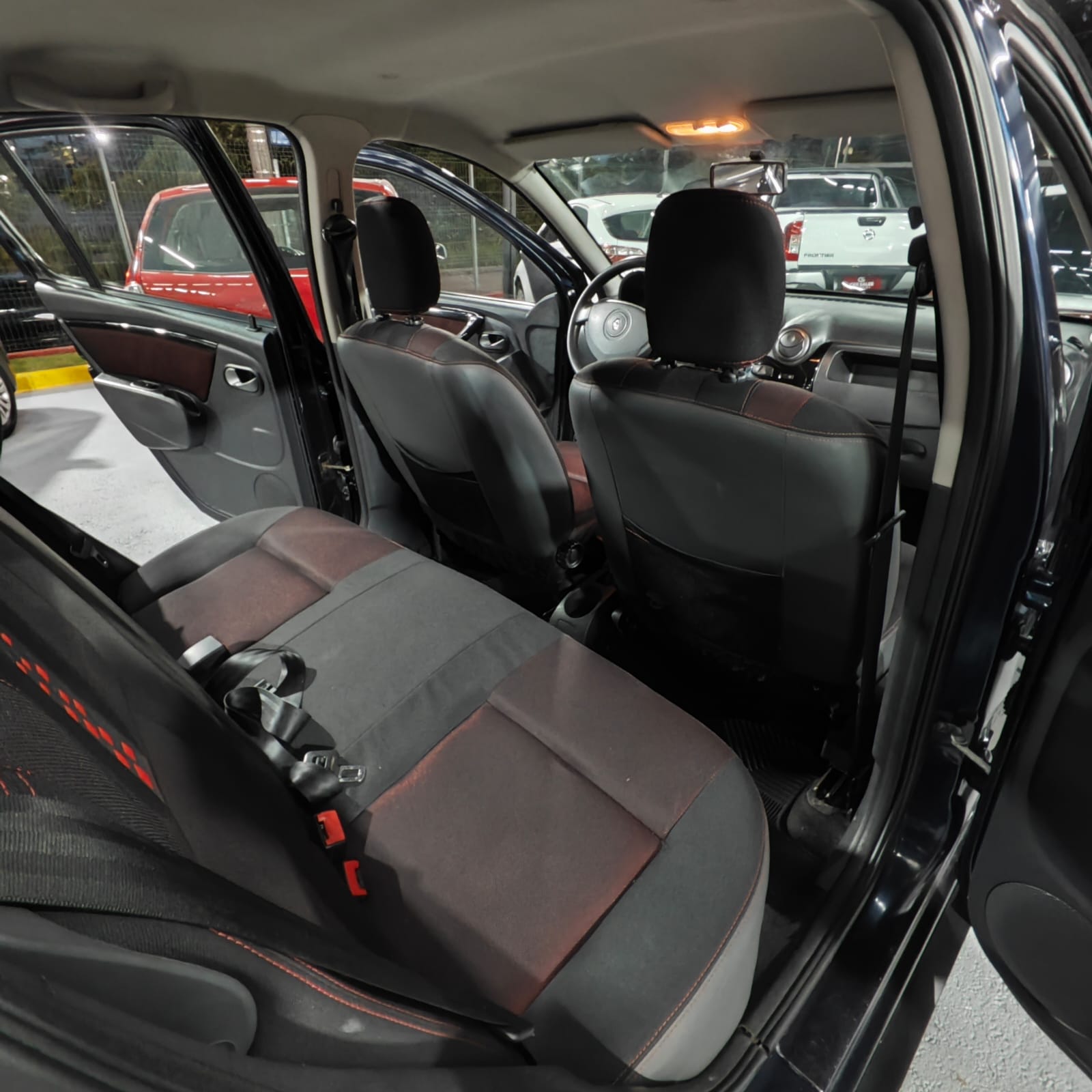 imagem-https://www.socarrao.com.br/sc-vehicle-images-prod/3483/1769987765732-7059886OR_1763071621_81_870.jpg
