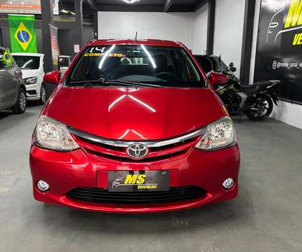 Toyota Etios 2014 Vermelho — foto 1 de 3