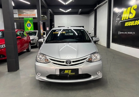 Toyota Etios 2015 Prata — foto 1 de 3