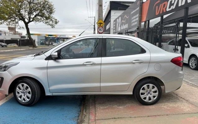 imagem-https://www.socarrao.com.br/sc-vehicle-images-prod/3493811/1787918980485-gG2XPw9yNE1RZY0c5Ny3osUKeNinXEDC.jpg