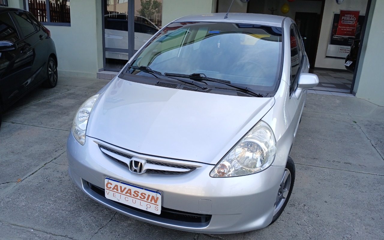 Honda Fit 2008 Prata — foto 1 de 3