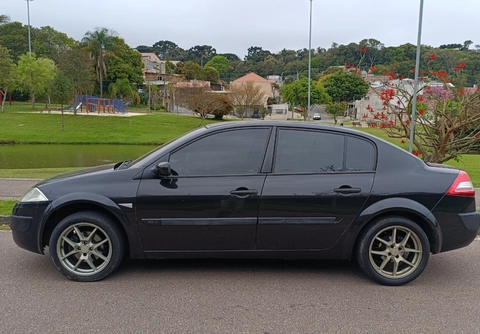 Renault Megane 2010 Preto — foto 1 de 3