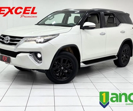 Toyota Hilux SW4 2016 Branco — foto 1 de 3
