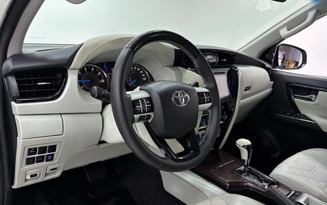 imagem-https://www.socarrao.com.br/sc-vehicle-images-prod/3497545/1787924786381-7873517_14_B_6cf3f569cf.jpeg