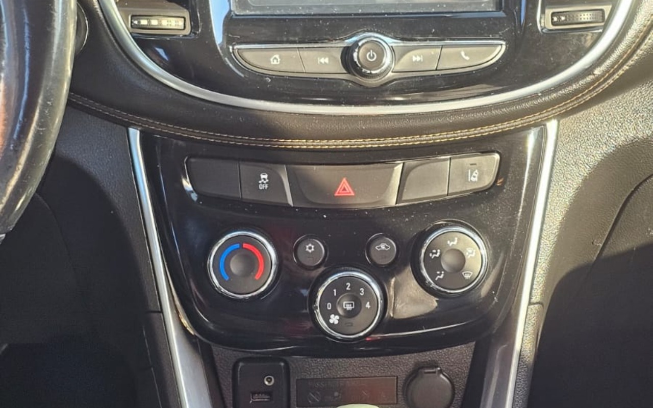 imagem-https://www.socarrao.com.br/sc-vehicle-images-prod/3498485/1787929370033-YzA2MTRmZTctOTVlNy00YjZmLThiZGEtMTdlNWZhOTI5YjdkLmpwZw.jpg