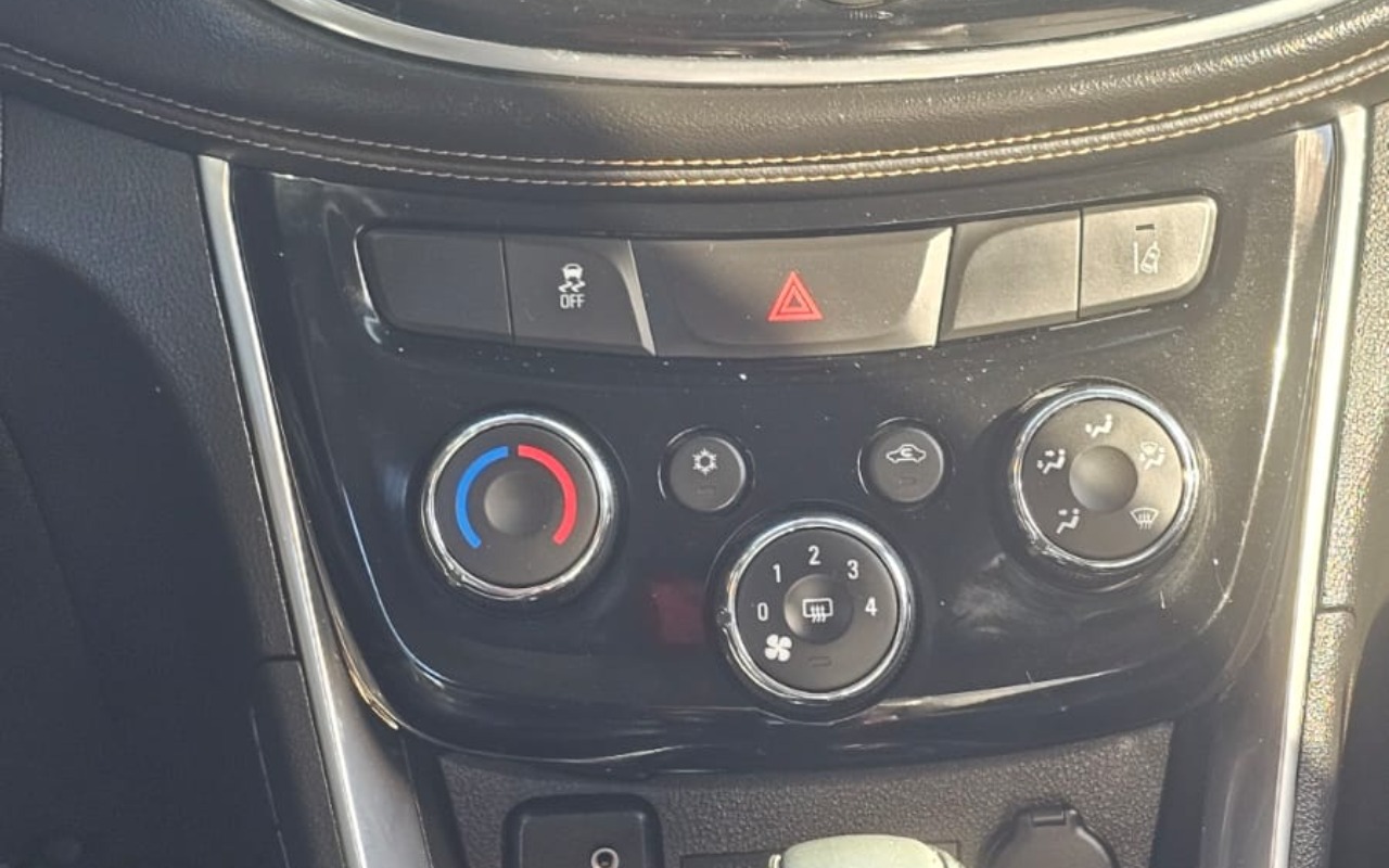 imagem-https://www.socarrao.com.br/sc-vehicle-images-prod/3498485/1787929370438-ZmIyYTY3NzItMTgxMi00NTAwLWIzMDQtNjMxYTI4NDkxMjZjLmpwZw.jpg
