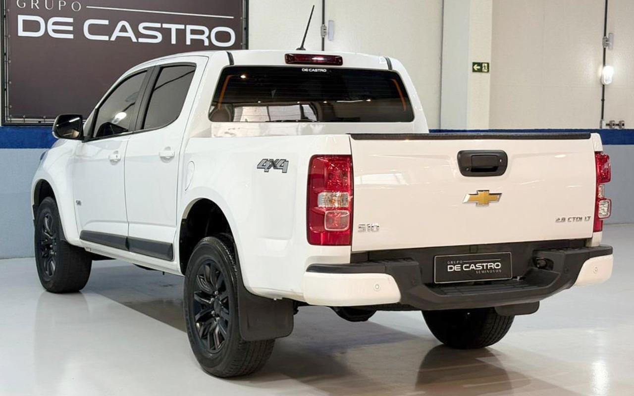 imagem-https://www.socarrao.com.br/sc-vehicle-images-prod/3498785/1787929959482-Q0hFVlJPTEVUIFMxMCBMVCAyLjggLSAyMDIyIC0gQlJBTkNPIC0gUkhMNEMzNSAoNCkuanBn.jpg