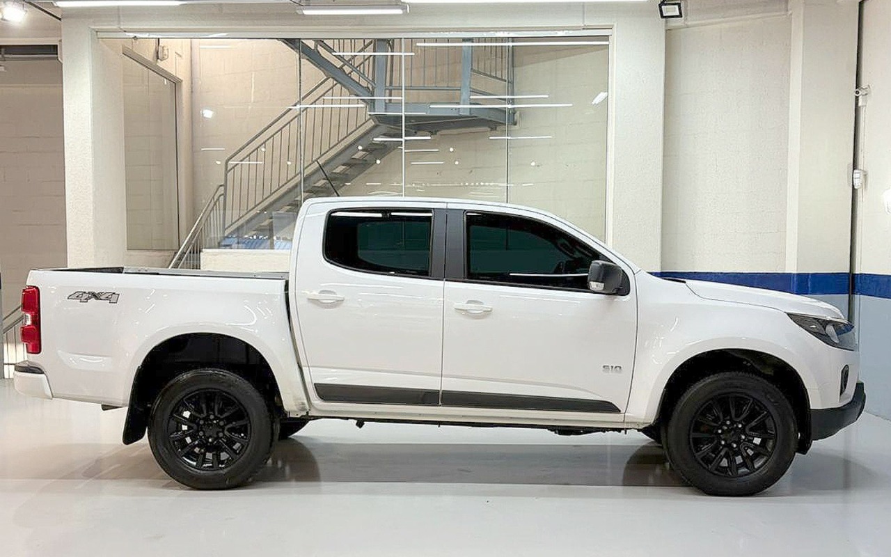 imagem-https://www.socarrao.com.br/sc-vehicle-images-prod/3498785/1787929960502-Q0hFVlJPTEVUIFMxMCBMVCAyLjggLSAyMDIyIC0gQlJBTkNPIC0gUkhMNEMzNSAoNykuanBn.jpg
