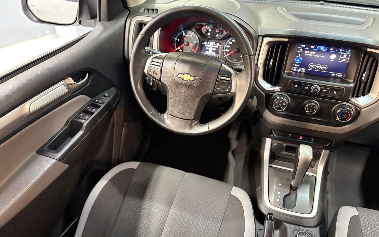 imagem-https://www.socarrao.com.br/sc-vehicle-images-prod/3498785/1787929961271-Q0hFVlJPTEVUIFMxMCBMVCAyLjggLSAyMDIyIC0gQlJBTkNPIC0gUkhMNEMzNSAoMTgpLmpwZw.jpg