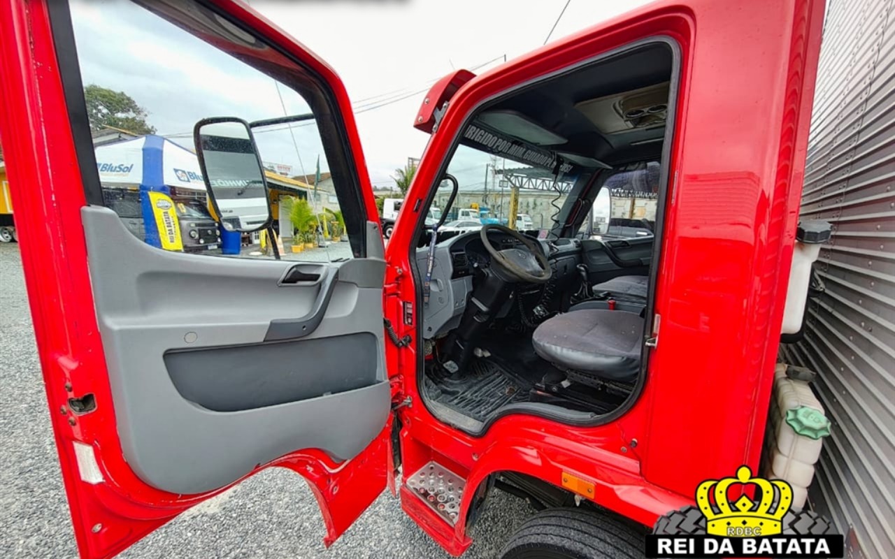 imagem-https://www.socarrao.com.br/sc-vehicle-images-prod/3501884/1787937294063-Ni5qcGc.jpg