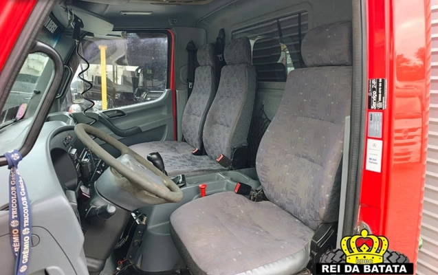 imagem-https://www.socarrao.com.br/sc-vehicle-images-prod/3501884/1787937294179-Ny0xLmpwZw.jpg
