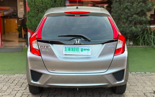 imagem-https://www.socarrao.com.br/sc-vehicle-images-prod/3502085/1787938363934-6b6b627f-1fd2-4d5e-a3dc-56fa0a3b2bb3.jpg