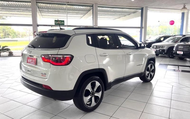 imagem-https://www.socarrao.com.br/sc-vehicle-images-prod/3502902/1789333112327-8416834_14_B_baf7e06a8f.jpeg
