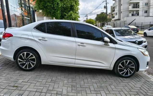 imagem-https://www.socarrao.com.br/sc-vehicle-images-prod/3503906/1787947468788-8424477_5_B_0a5ae48d34.jpeg