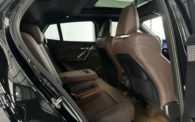 imagem-https://www.socarrao.com.br/sc-vehicle-images-prod/3504996/1787947218965-vehicle_image_1787947184_bed003abe2217bc6dcdb815d2cf7878d.jpeg