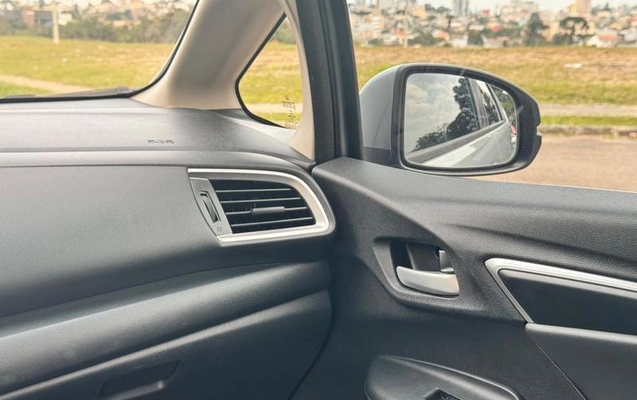 imagem-https://www.socarrao.com.br/sc-vehicle-images-prod/3505207/1788554800055-8426840_8_B_864ecded99.jpeg