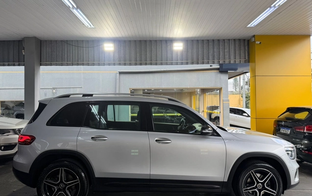 imagem-https://www.socarrao.com.br/sc-vehicle-images-prod/3505963/1787949586950-MjMuanBlZw.jpeg