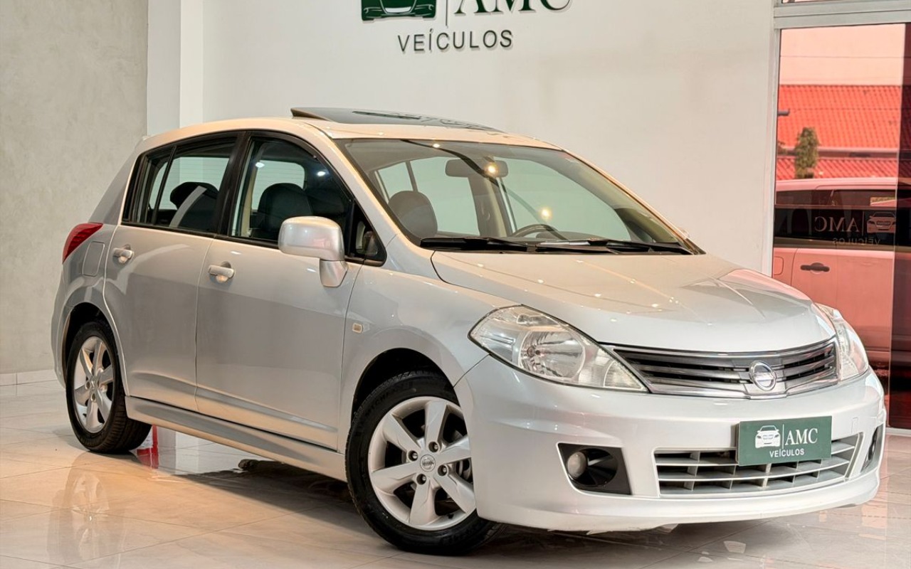 Nissan TIIDA 2012 Prata — foto 1 de 3