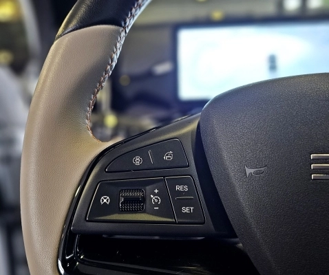 imagem-https://www.socarrao.com.br/sc-vehicle-images-prod/3506440/1789237312783-ELSHfwSukv1gQ5JqXjvHwgOPo8fUyXmW.jpg