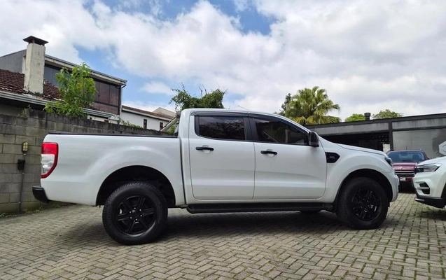 imagem-https://www.socarrao.com.br/sc-vehicle-images-prod/3506659/1789577290670-8428930_19_B_a4db89f273.jpeg