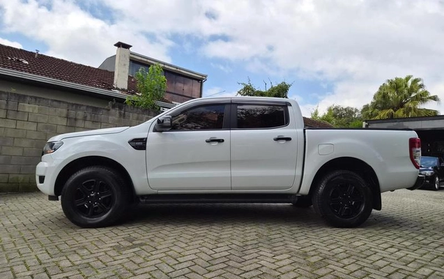 imagem-https://www.socarrao.com.br/sc-vehicle-images-prod/3506659/1789577290671-8428930_20_B_77af04b60b.jpeg