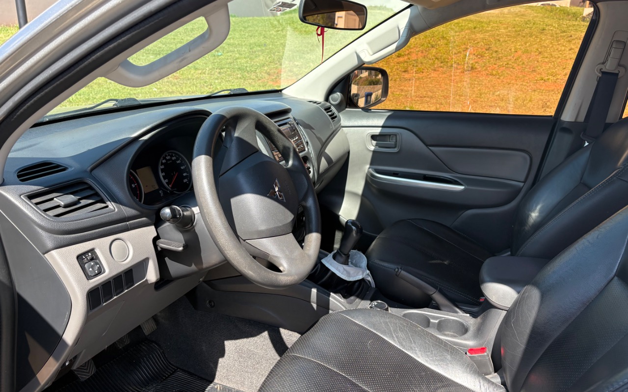 imagem-https://www.socarrao.com.br/sc-vehicle-images-prod/3507722/1787955136735-SU1HXzk5ODUuanBlZw.jpeg