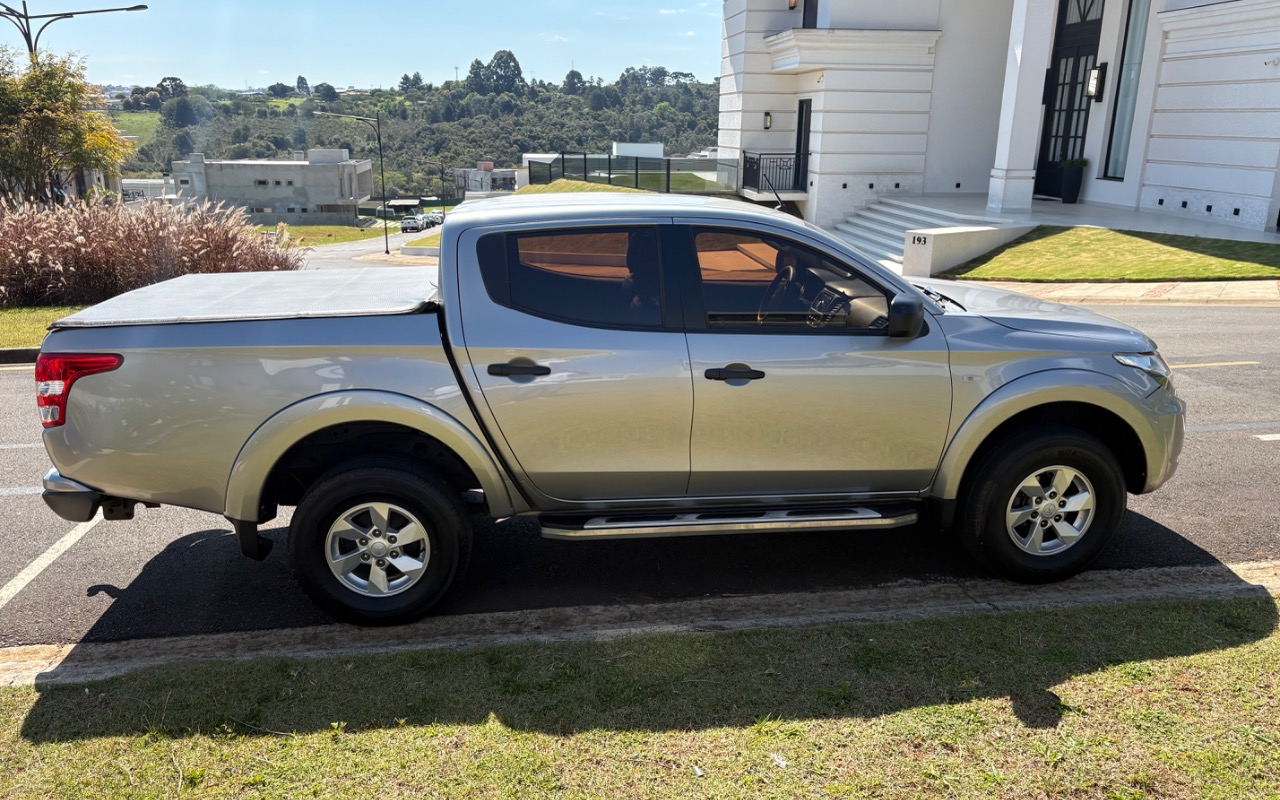 imagem-https://www.socarrao.com.br/sc-vehicle-images-prod/3507722/1787955137335-SU1HXzk5ODcuanBlZw.jpeg