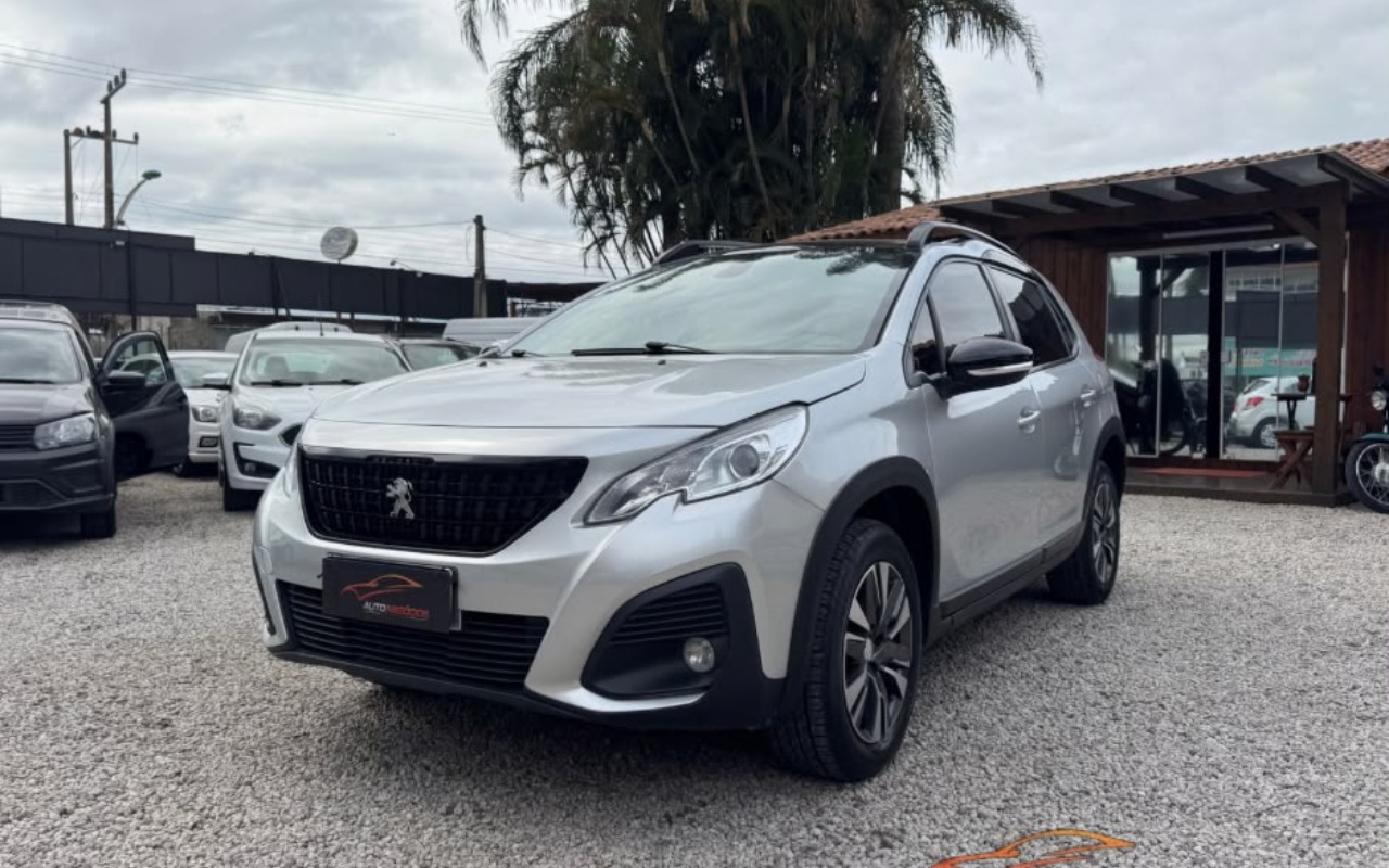 Peugeot 2008 2022 Prata — foto 1 de 3