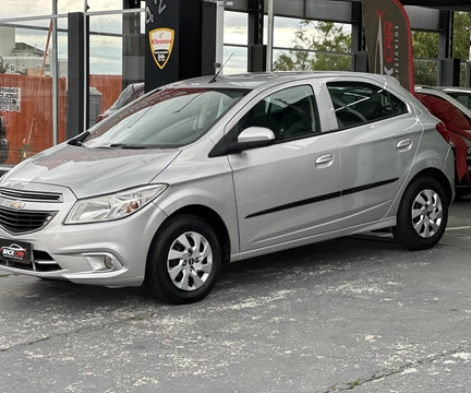 Chevrolet Onix 2015 Prata — foto 1 de 3
