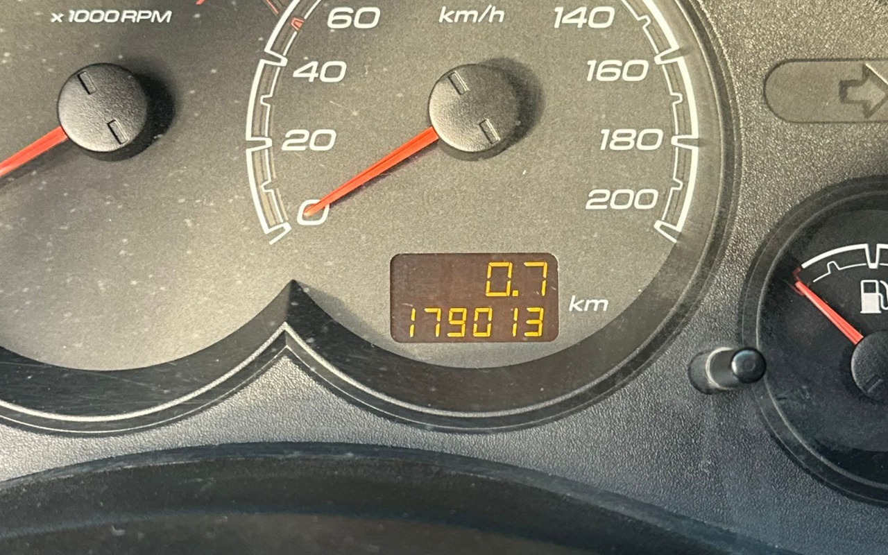 imagem-https://www.socarrao.com.br/sc-vehicle-images-prod/3521297/1788382827378-NGQ1OTI4OTMtNDgxOS00N2Y3LWEwZmQtZWYxNzRjOWFhZmI0LmpwZw.jpg