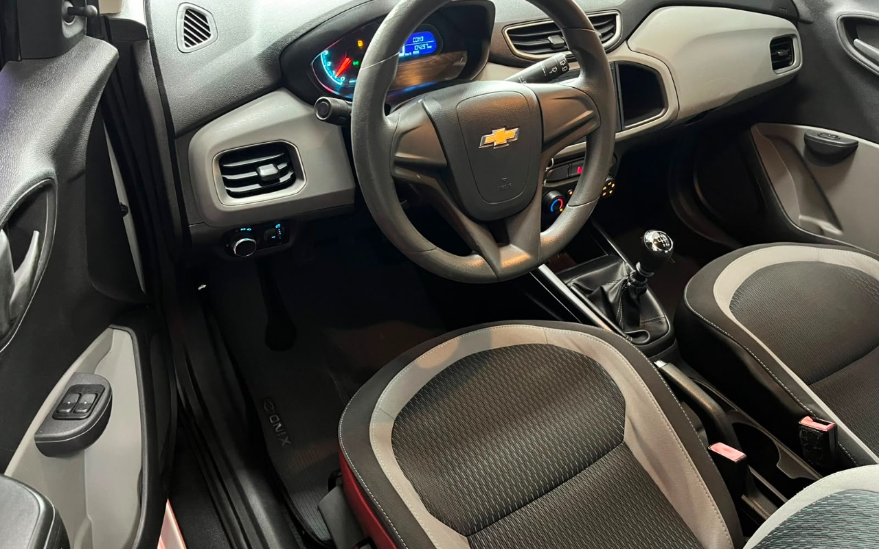 imagem-https://www.socarrao.com.br/sc-vehicle-images-prod/3521306/1788456271928-V2hhdHNBcHAgSW1hZ2UgMjAyNi0wOC0xOSBhdCAxNi4xMi41MyAoOCkuanBlZw.jpeg